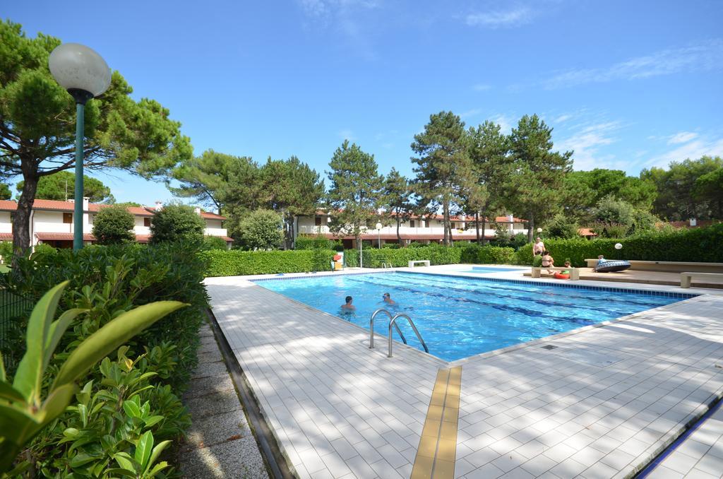 Villaggio Club Dei Pini Бибионе Экстерьер фото