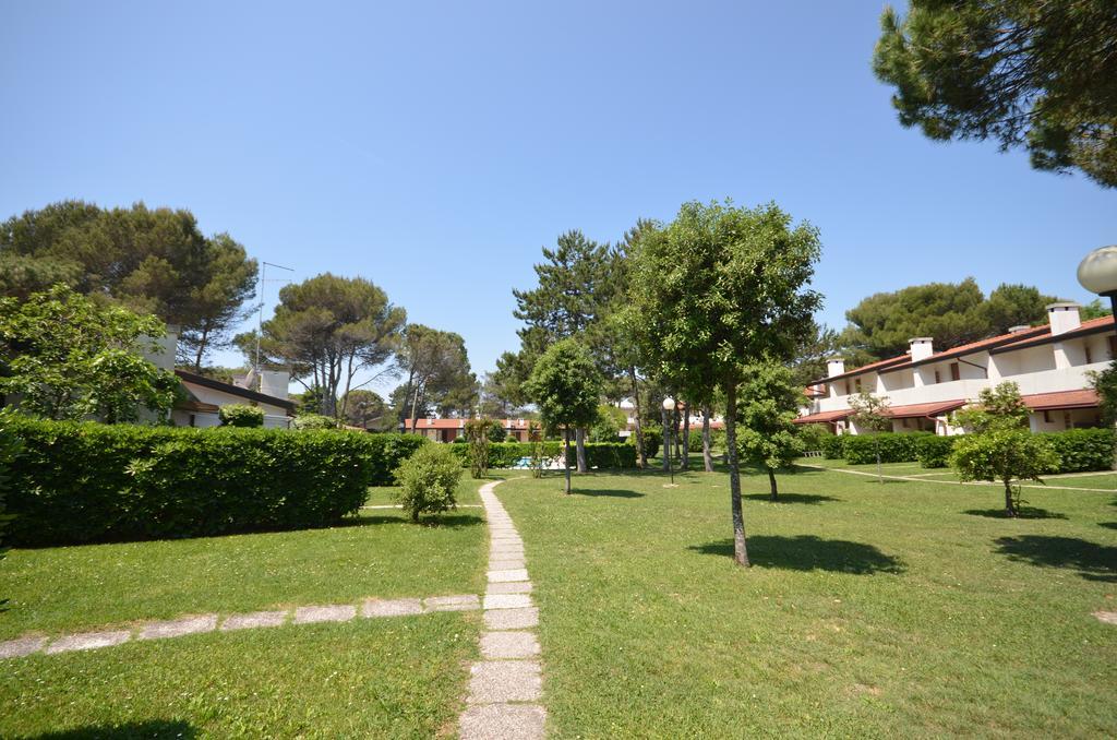 Villaggio Club Dei Pini Бибионе Экстерьер фото