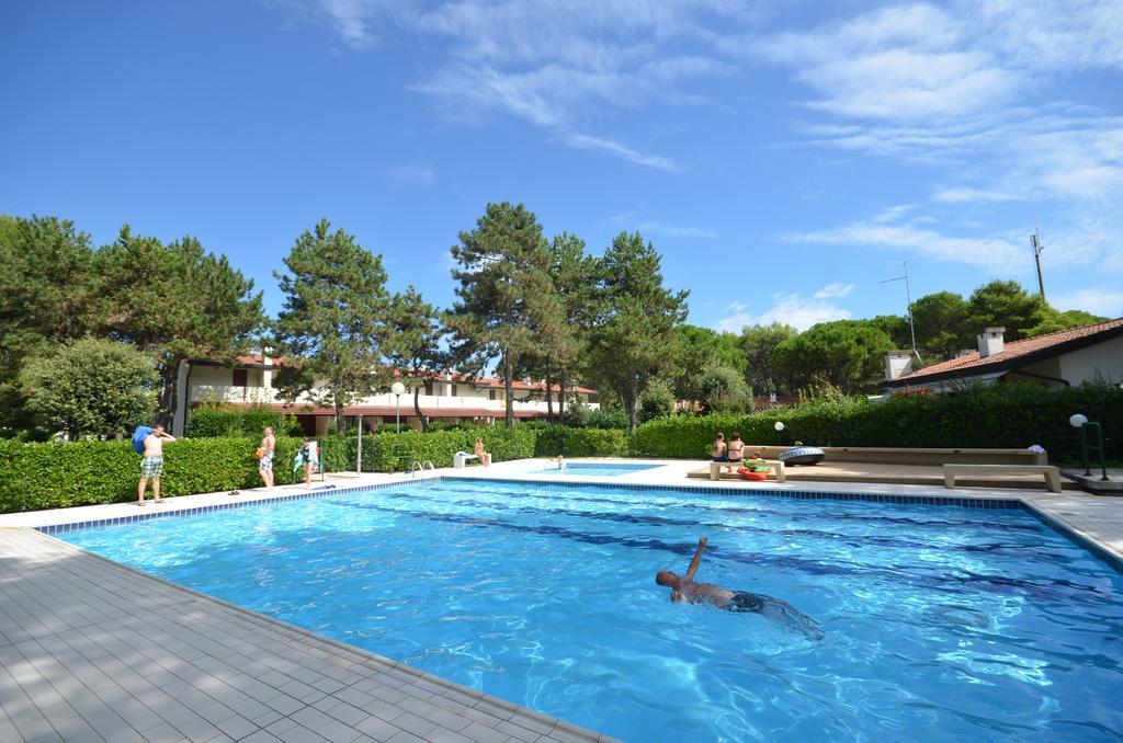 Villaggio Club Dei Pini Бибионе Экстерьер фото