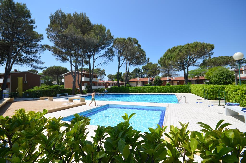 Villaggio Club Dei Pini Бибионе Экстерьер фото